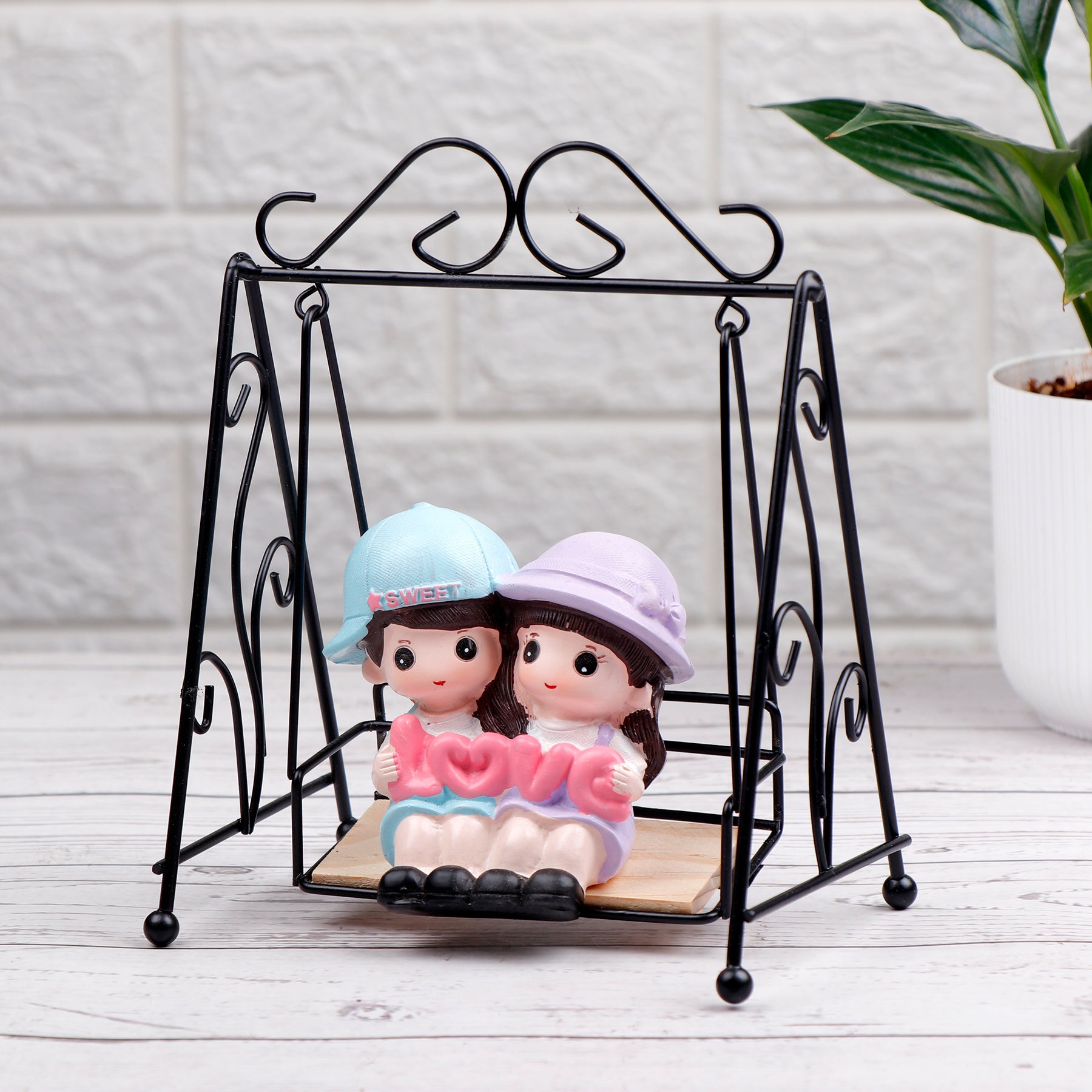 Romantic Swinging Couple Showpiece