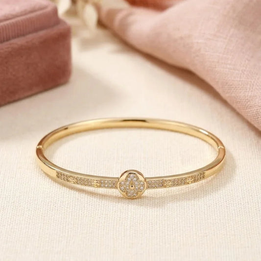 Eternal Clover Golden Bracelet