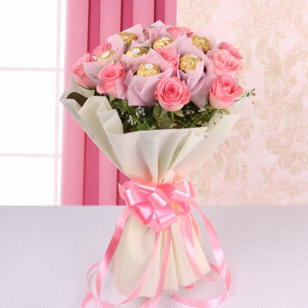 10 Pink Roses And Ferrero Rocher (8 Pcs) Bouquet