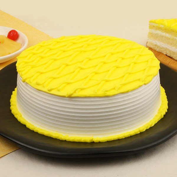 0.5 Kg Pineapple Cream Cake
