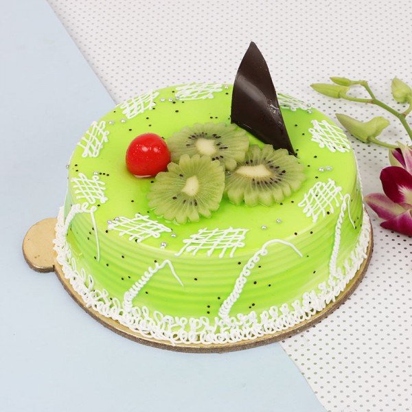 0.5 Kg Kiwi Fruit Cream Cake