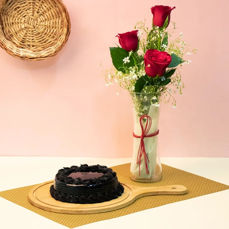 Simple Glass Vase & Roses Arrangement