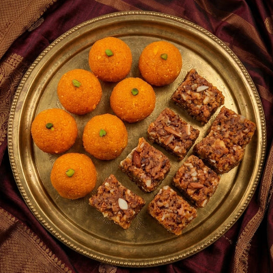 Set Of 5 Rakhi With Assorted Sweets Hamper