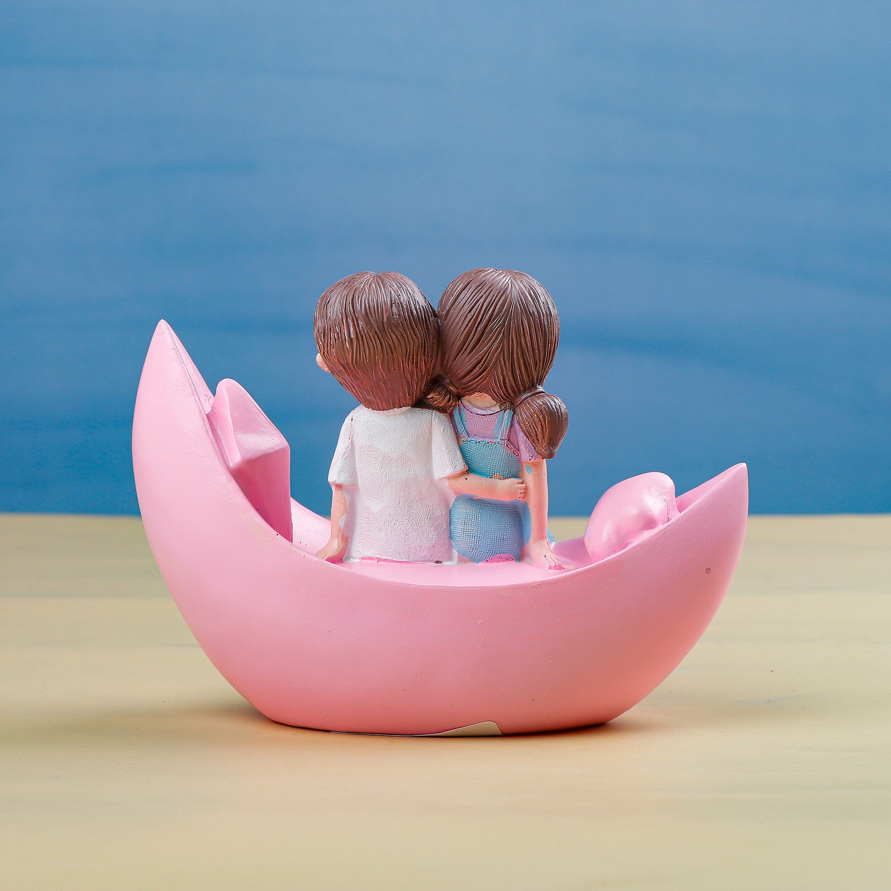 Blooming love in Boat Couple Showpiece