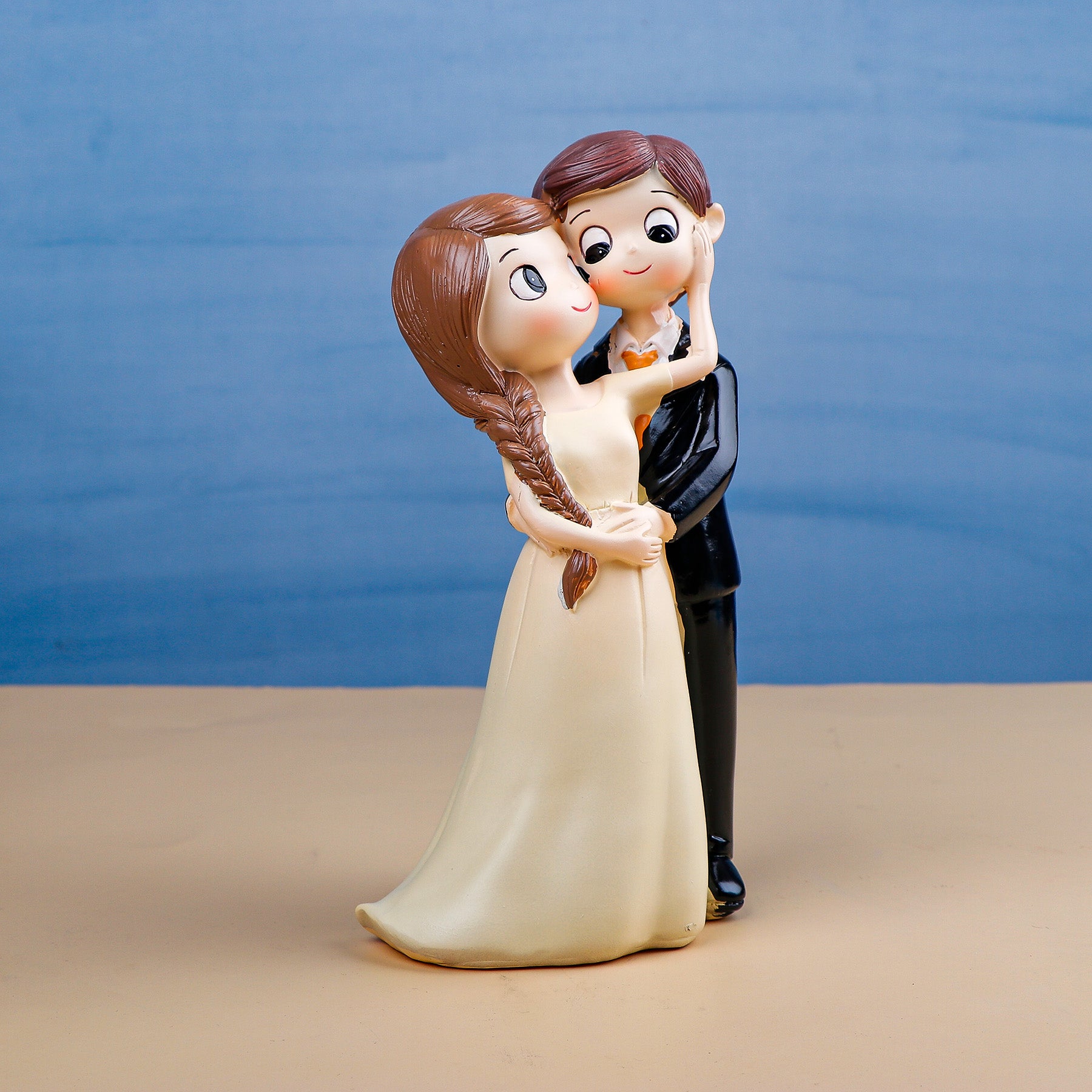 Blissful Romance Couple Showpiece