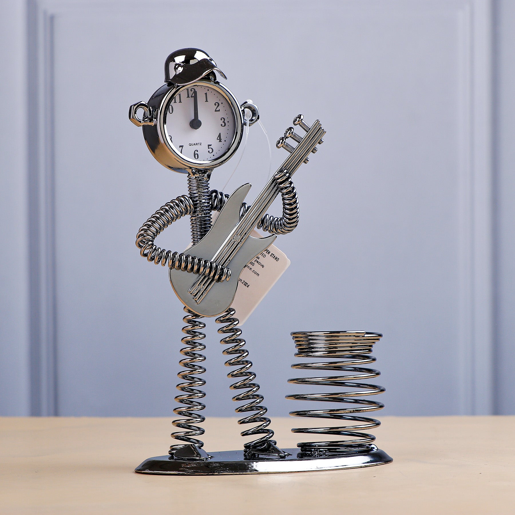 Spring Man with Guitar Clock Penstand