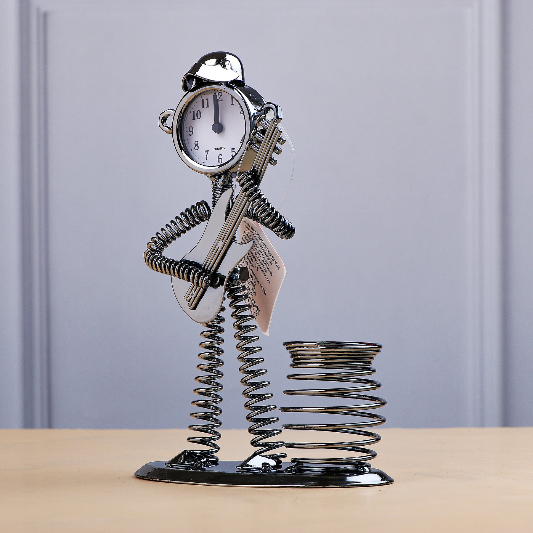 Spring Man with Guitar Clock Penstand