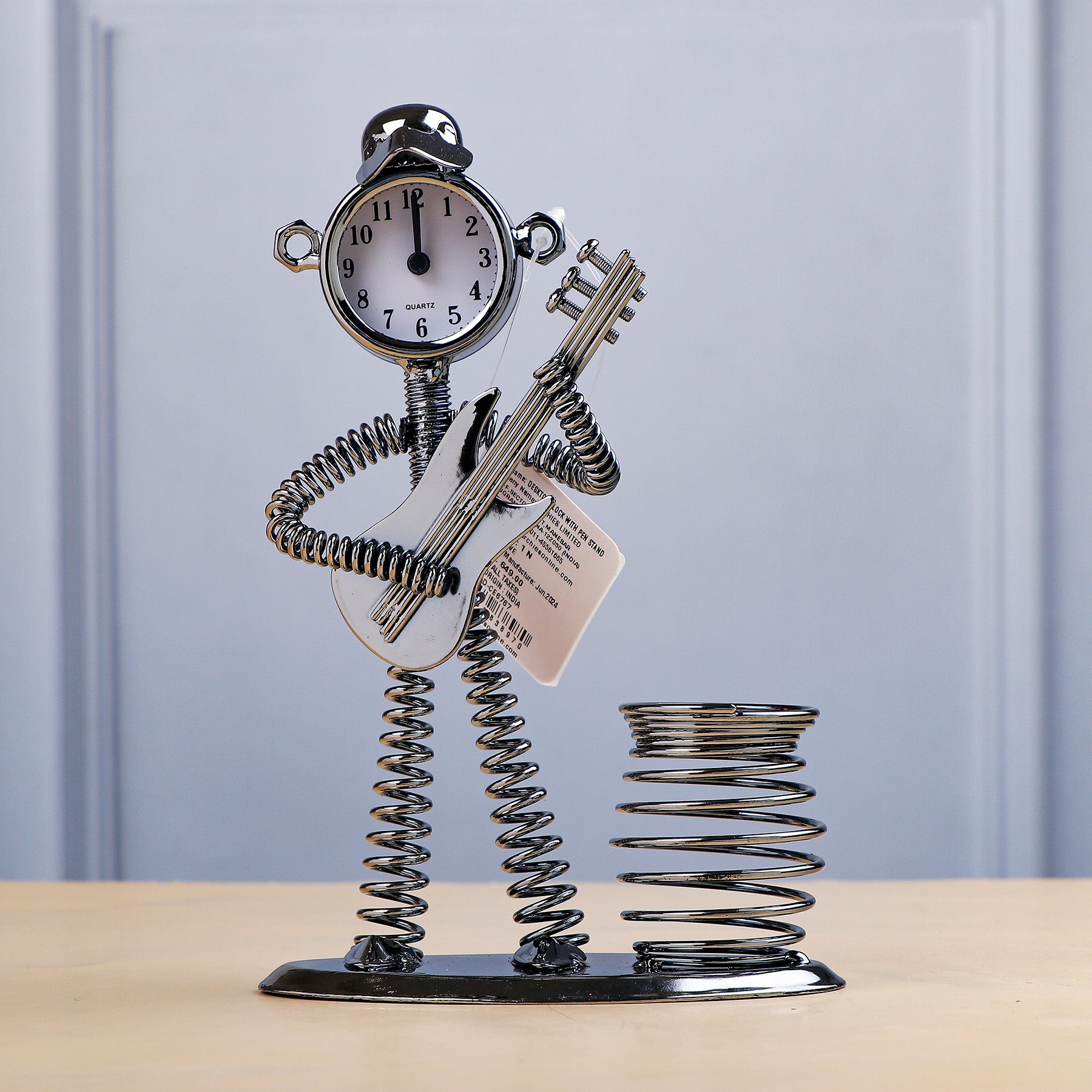 Spring Man with Guitar Clock Penstand