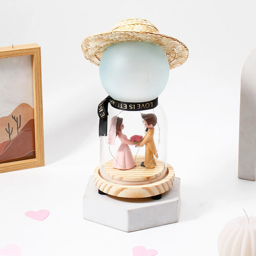 Archies Straw Hat Couple Glass Dome Showpiece