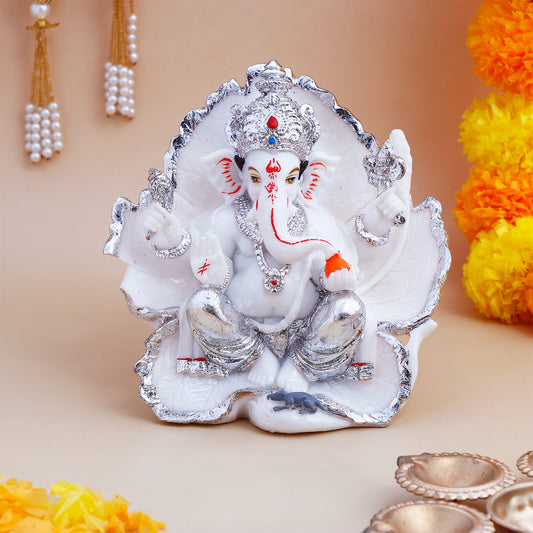 Magestic Ganesha Idol with Silver Emblishment