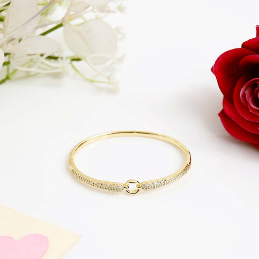 Modern Minimalistic Golden Bracelet