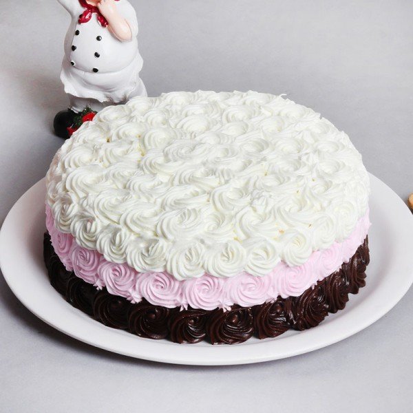 0.5 Kg Designer Rose Vanilla Cream Cake