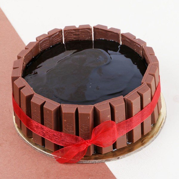 0.5 Kg Chocolate Kitkat Cream Cake