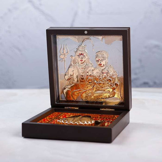 The Beautiful Design in Golden Color of Lord Shiva with Parvati