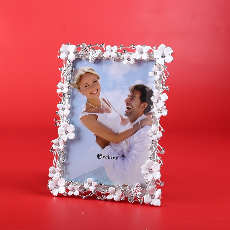 Flower Design Silver and White Photoframe