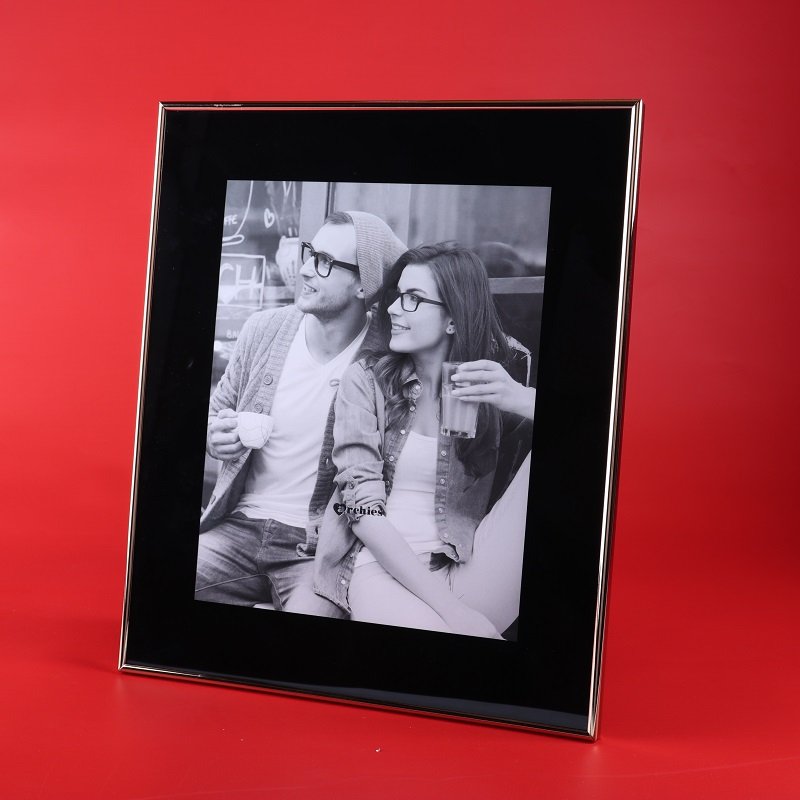 Attractive and Elegant Golden Photoframe