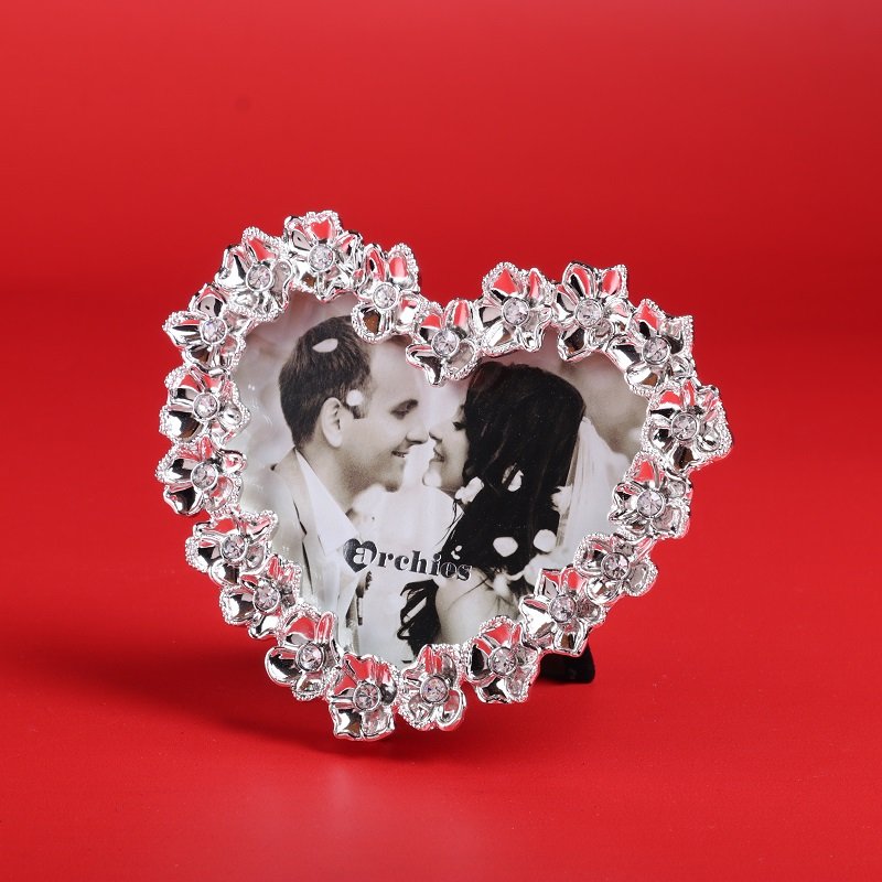 Heart Shaped Crystal Design Photoframe