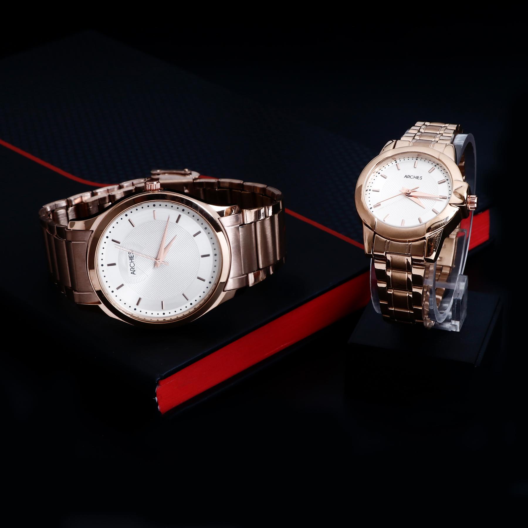 Metalic Gold Couple Wrist Watch