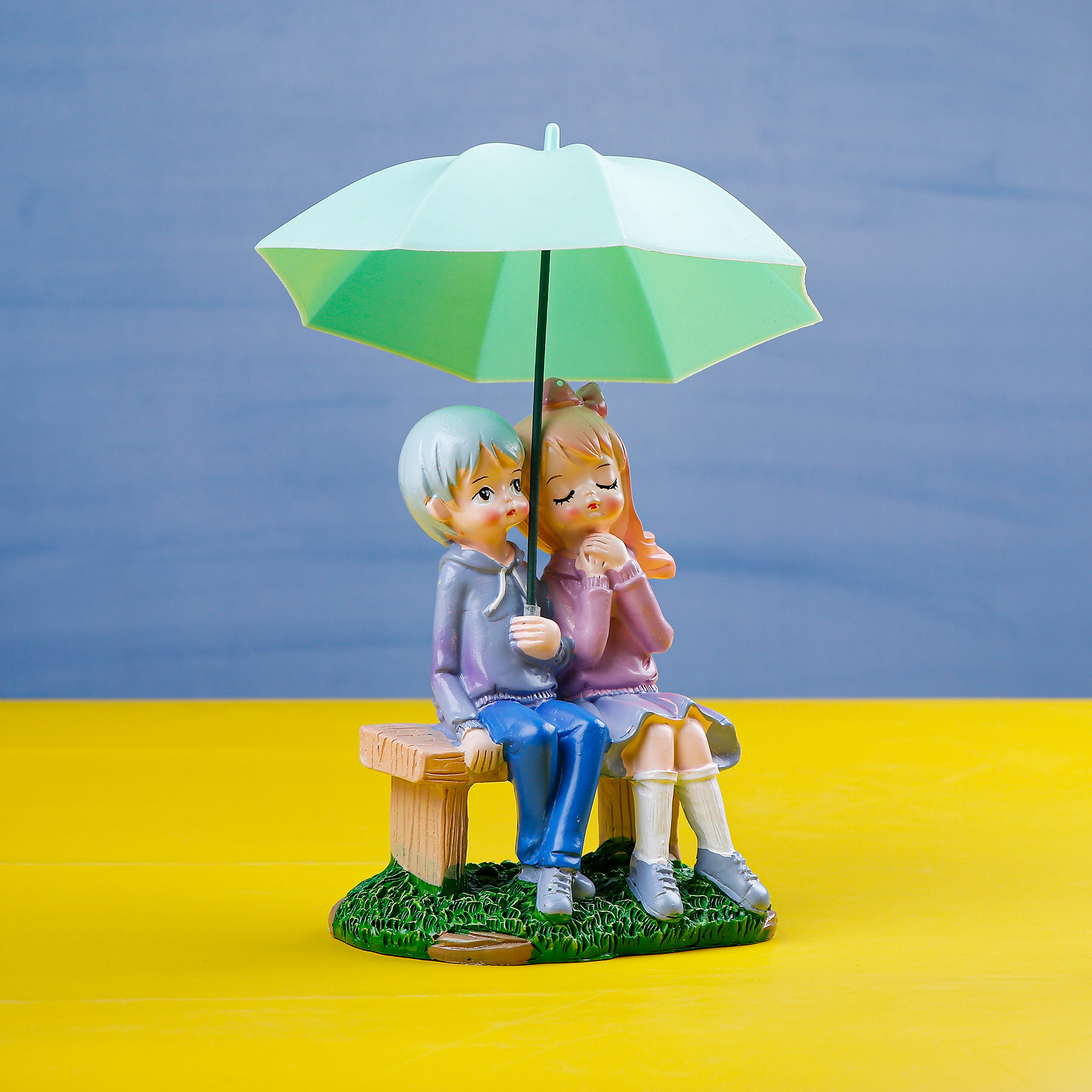 Romance under Umbrella Couple Showpiece